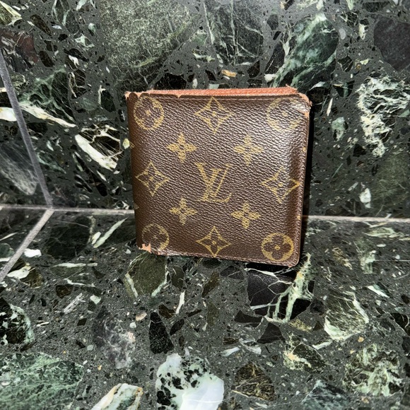 Authentic Louis Vuitton Bi-Fold - Picture 10 of 17
